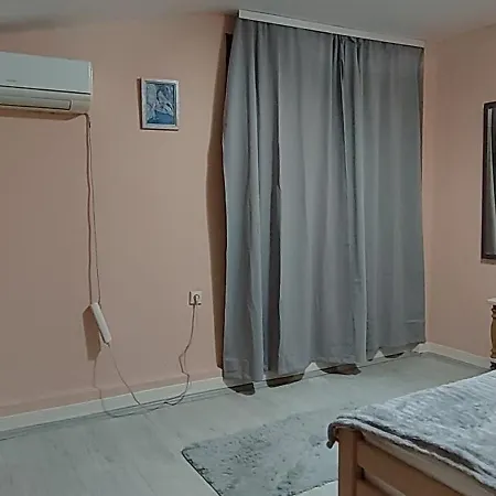 Spacious House With Terrace - Vozdovac Apartament